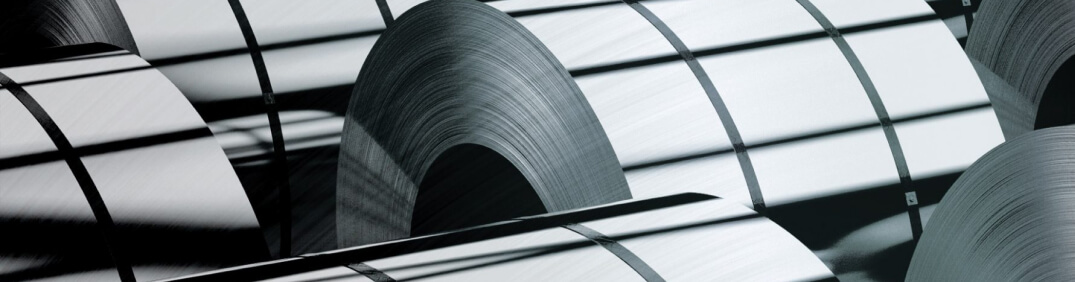 High-quality steel in rolls for the manufacture of magnetic writing boards