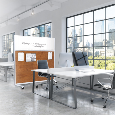 Dividing wall on wheels with a white writing surface and a display surface made of natural cork