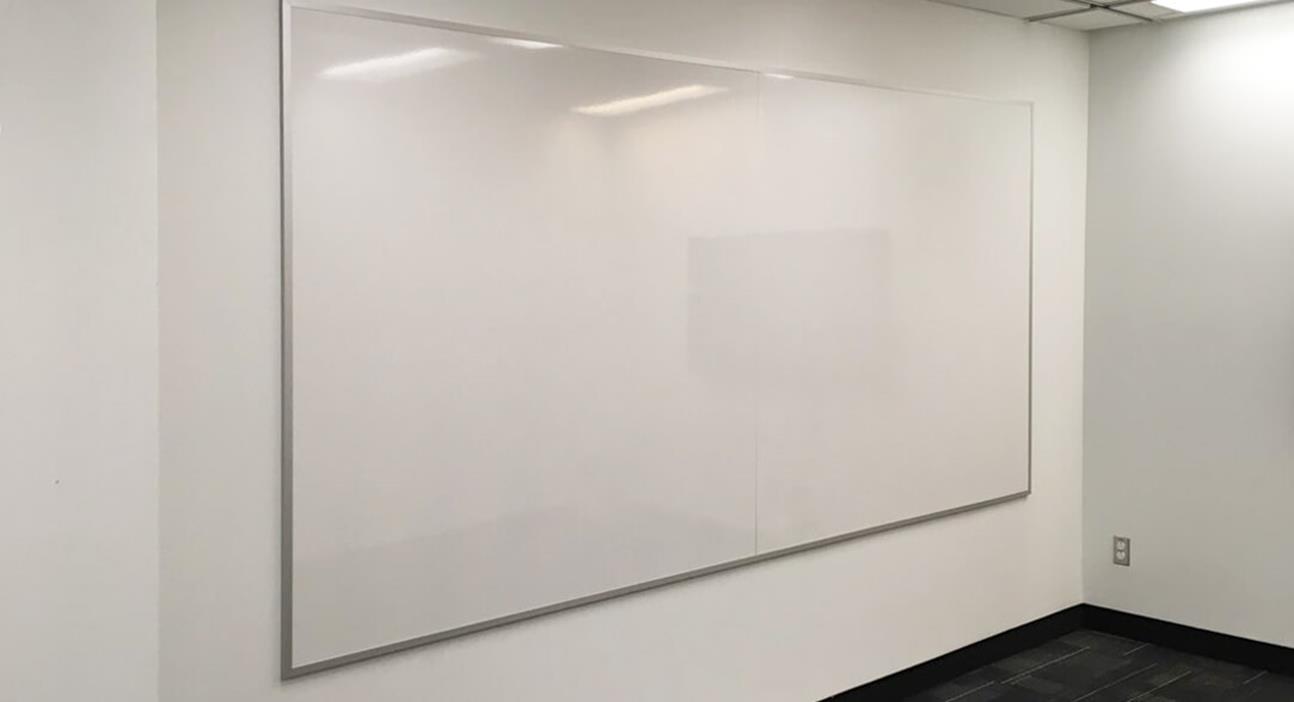 Whiteboard: Series 2000 in white porcelain